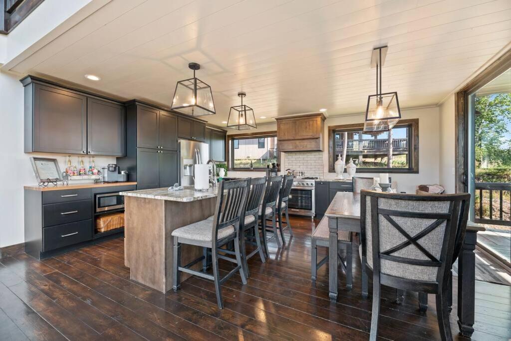 Altitude Adjustment- Panoramic Views, Sleeps 12 Villa Lead Exterior photo